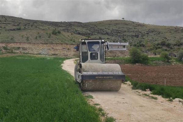 Mazıdağı Belediyesi’nden tarla yollarında düzenleme