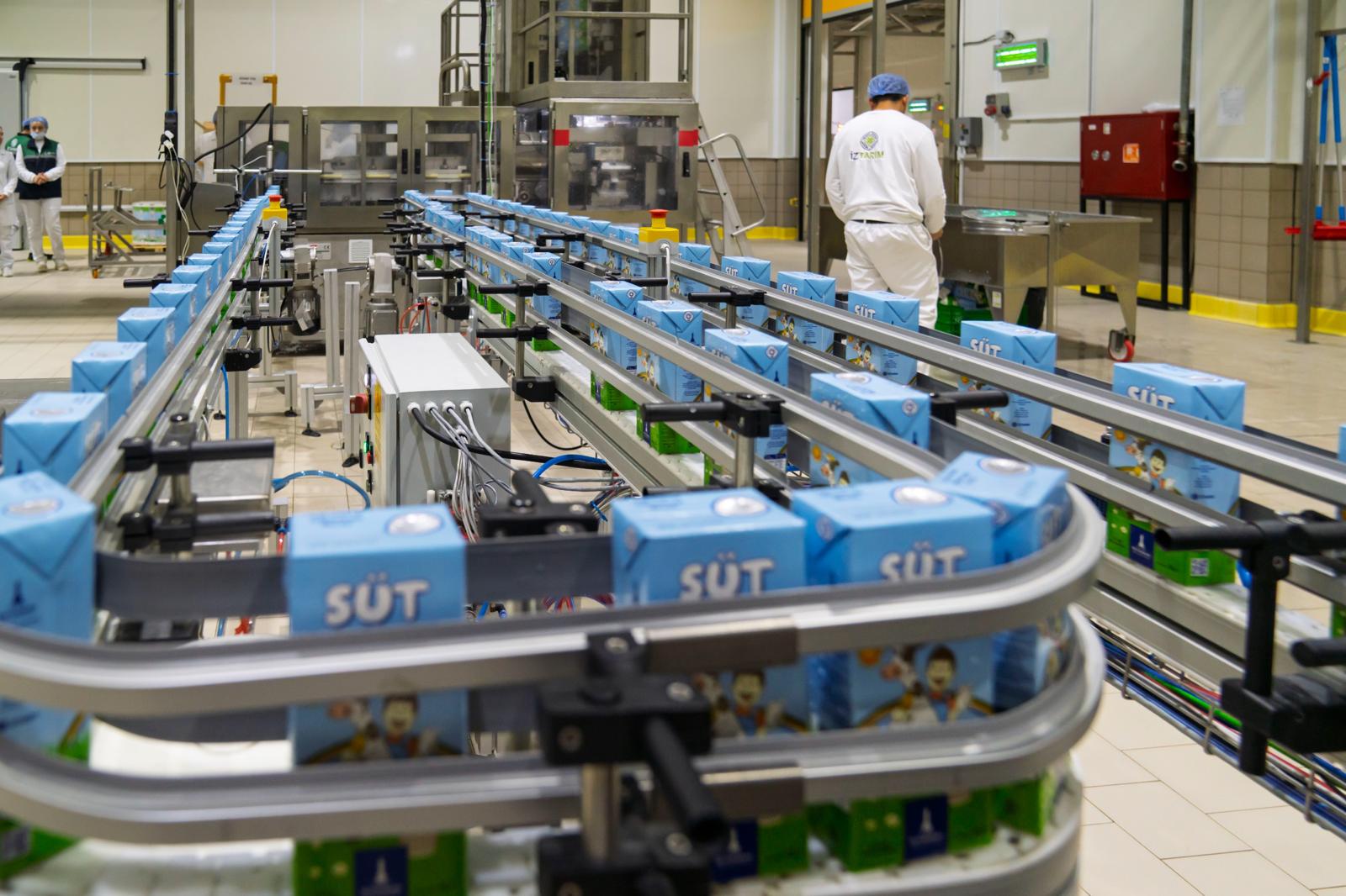 Bayındır Süt Fabrikası’nda çiftçinin 800 ton sütü işlenmeye alındı