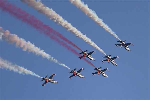 Türk Yıldızları’ndan Antalya semalarında 23 Nisan gösterisi