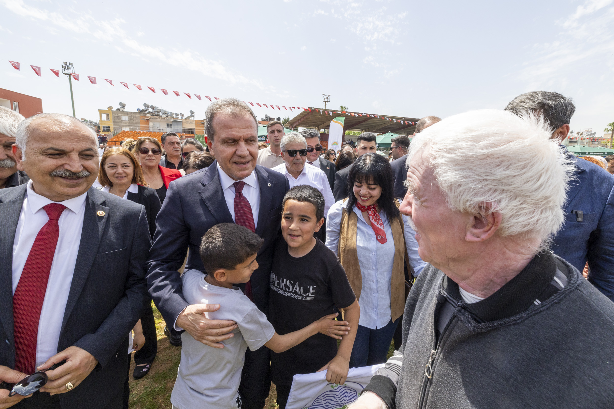 Mersin Büyükşehir Belediye Başkanı Seçer, 23 Nisan kapsamında düzenlenen etkinliğe katıldı