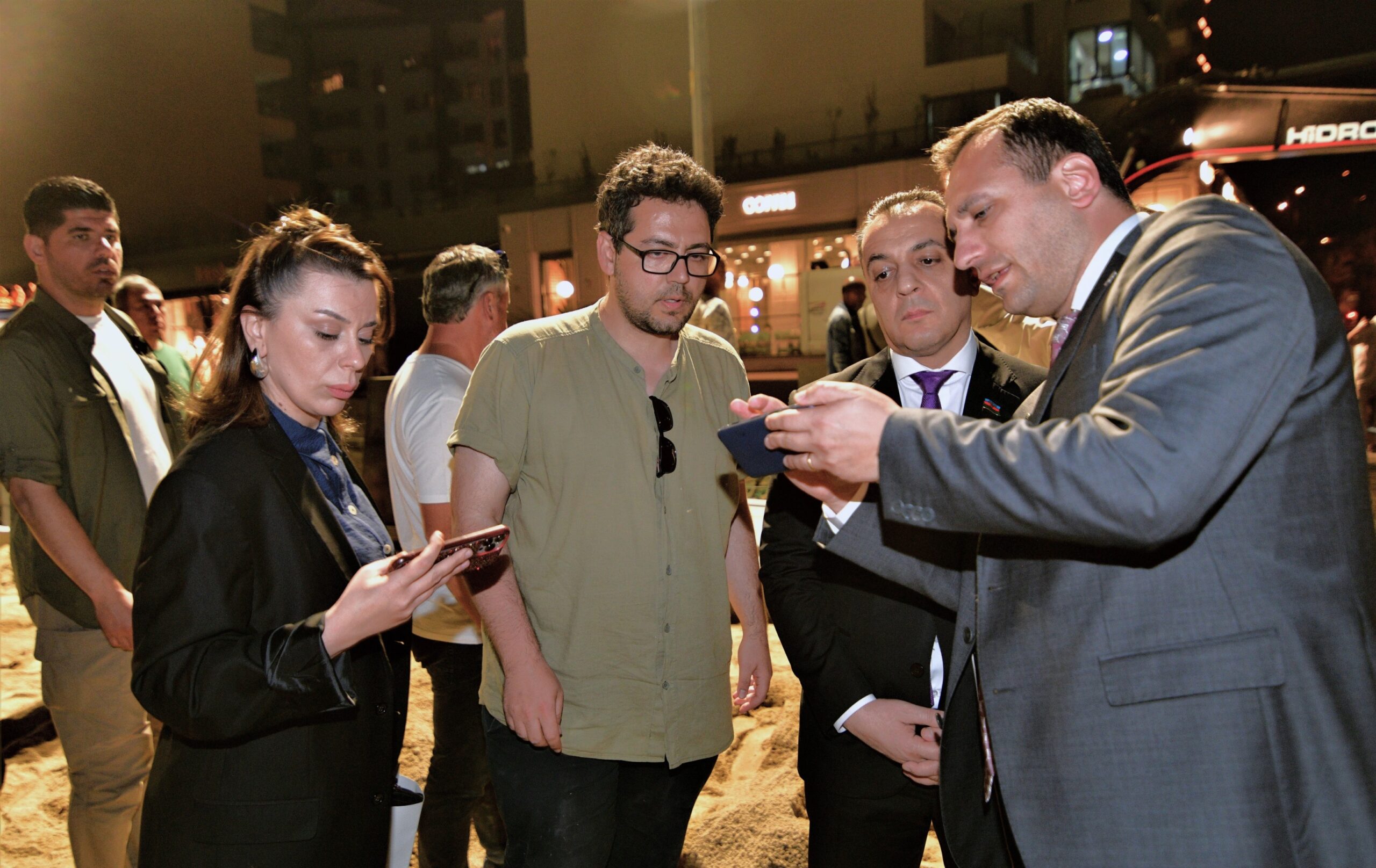 Açılışa hazırlanan Abide-i Hürriyet Meydanı’na Azerbaycan’dan ziyaret