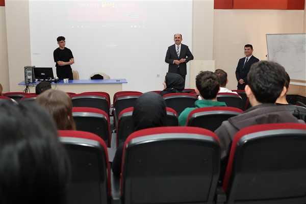 Başkan Altay NEÜ ve Mehmet Beğen Ortaokulu’nda öğrencilerle buluştu