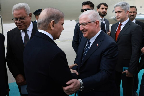 Bakan Güler, Pakistan Başbakanı Şerif’i Esenboğa Havalimanı’nda karşıladı