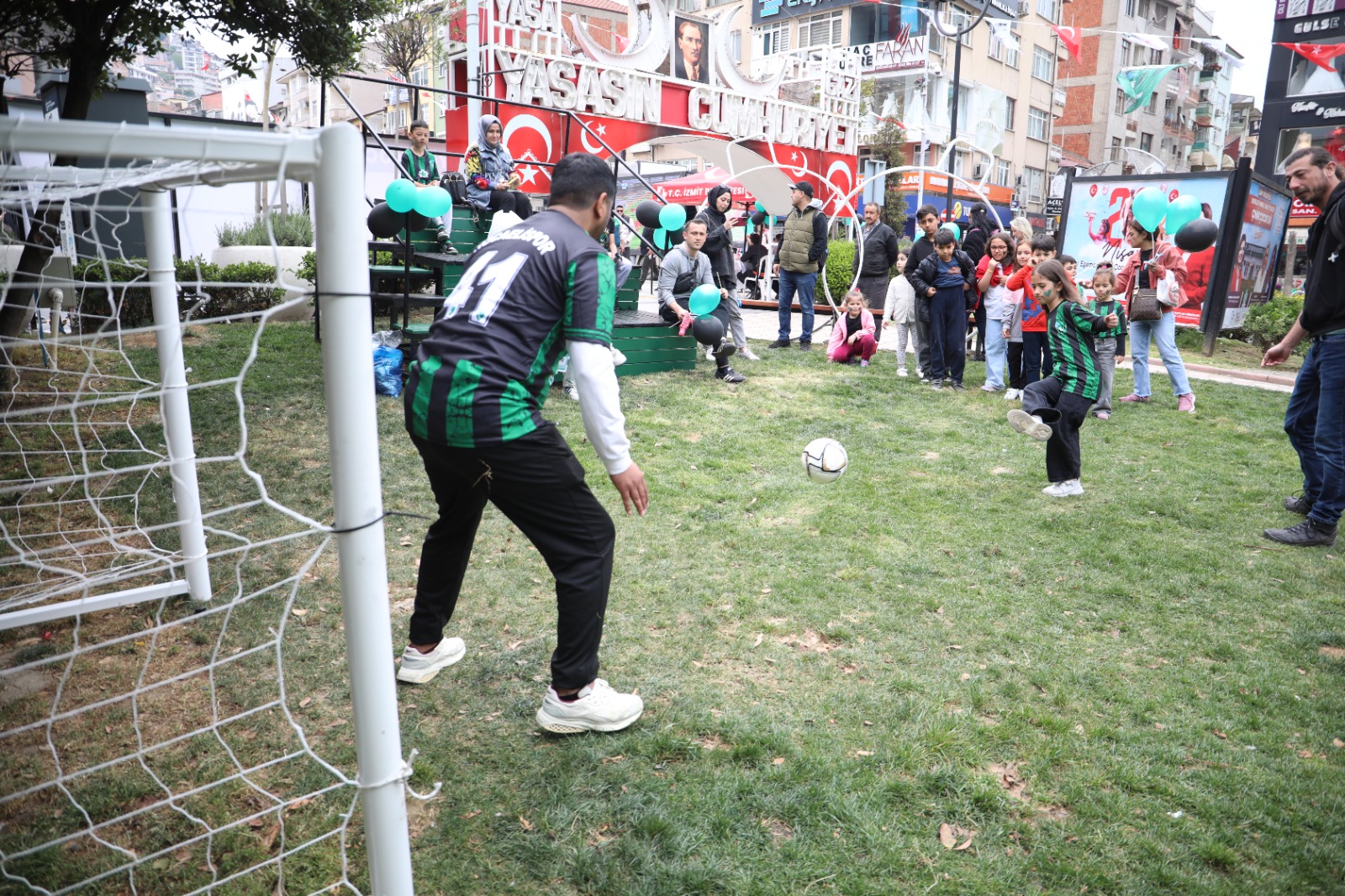 Kocaelispor’un 59. kuruluş yıl dönümü ve Dünya İzmitliler Günü Belsa Meydanı’nda kutlandı