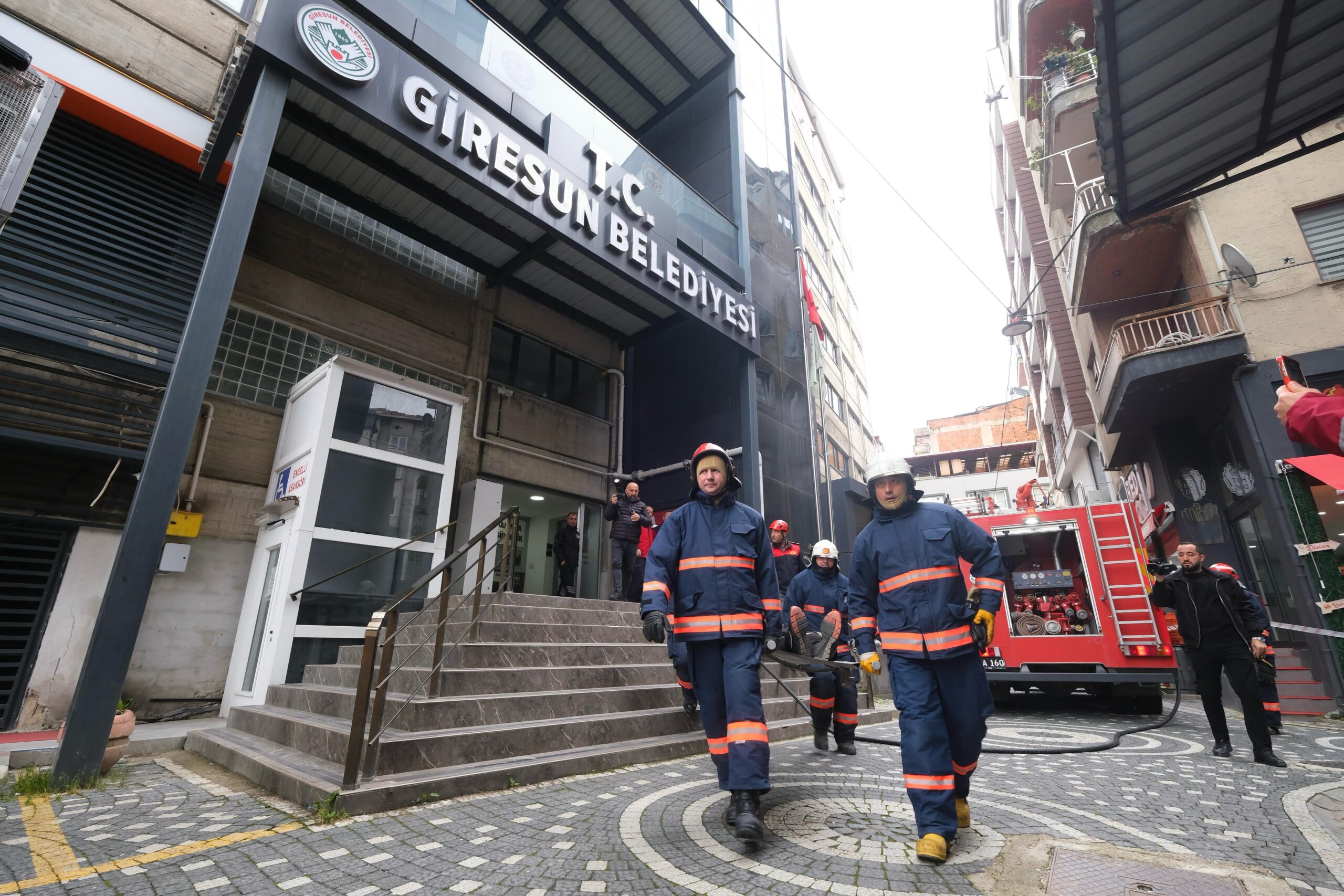 Giresun Belediyesi’nde yangın ve deprem tatbikatı yapıldı