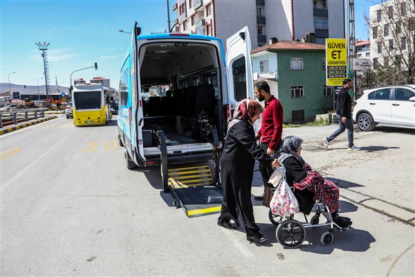 Van Büyükşehir Belediyesi’nden engelli vatandaşlara ulaşım desteği