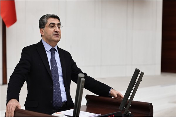 Ekmen: AYM’nin yıl dönümü, tarafsızlığı simgeleyen bir yerde kutlanmalıydı