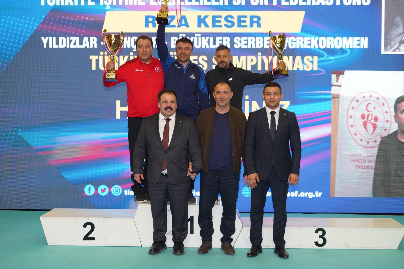 İşitme engelli güreşçilerden Türkiye şampiyonluğu