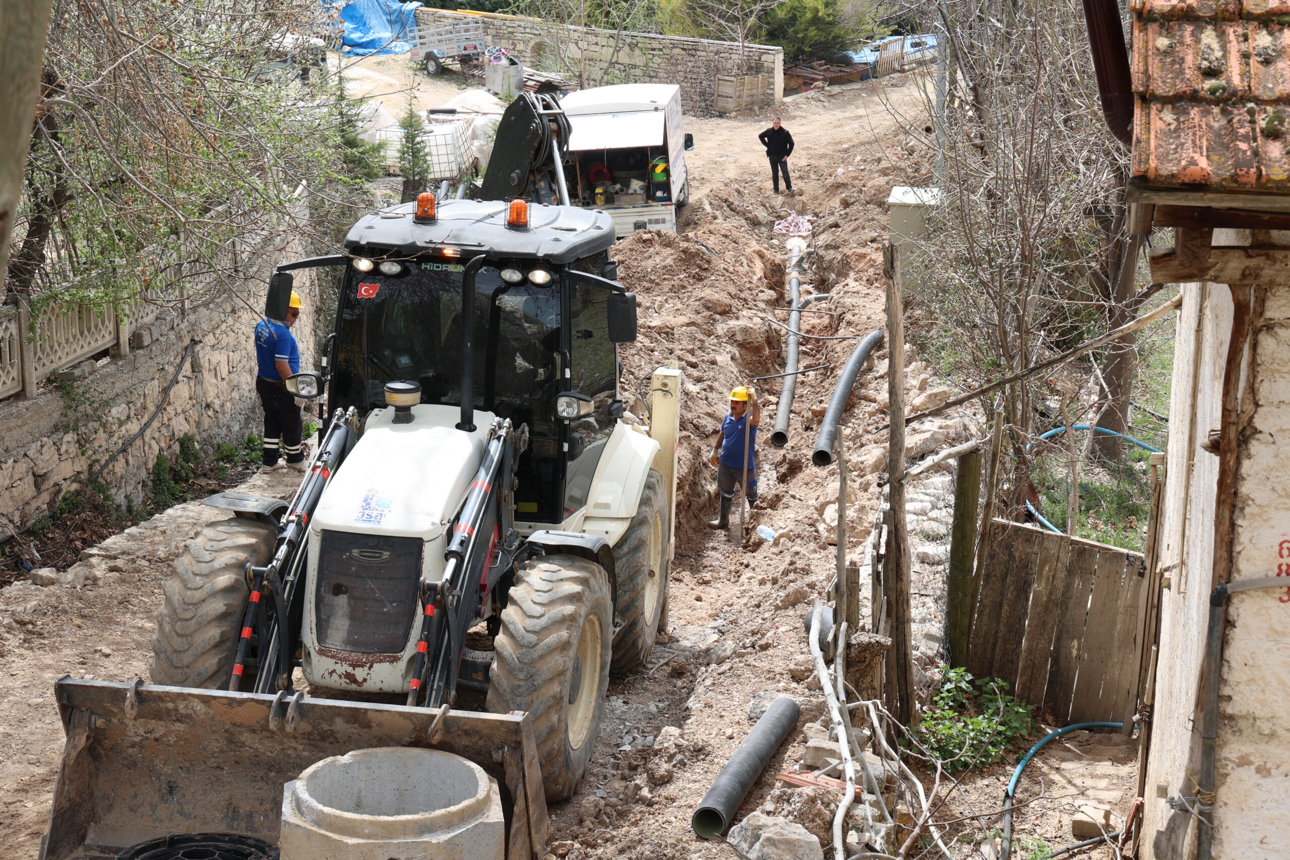 Elmalı’da altyapı çalışmalarını sürdürülüyor