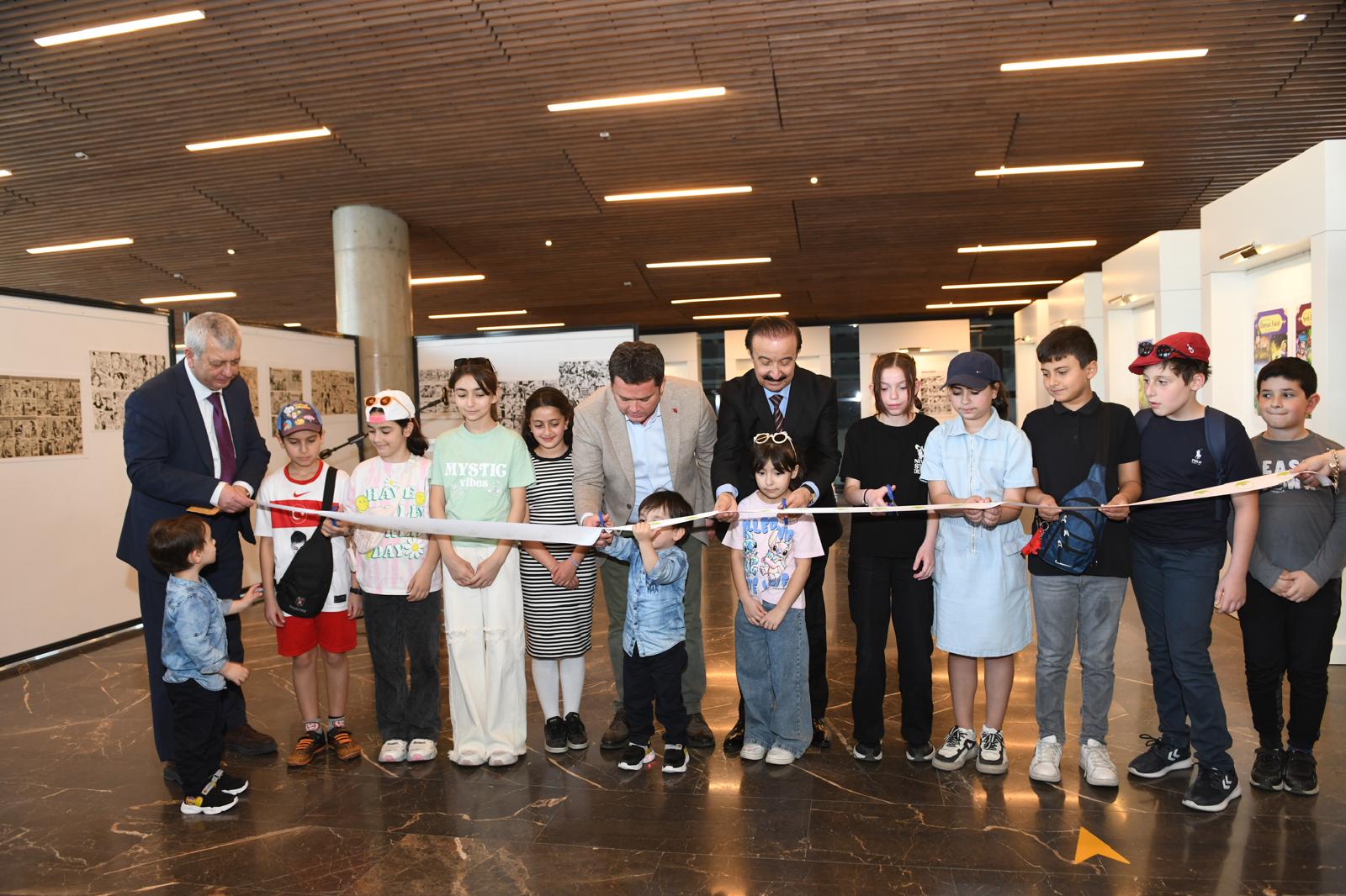 “Elinde Fırça, Dilinde Müzik” çizgi roman sergisi açıldı