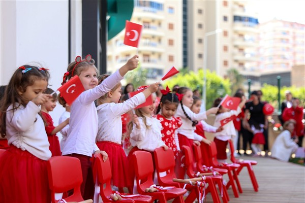 Mahmutlar Hanife Cebeci Kreşi’nde 23 Nisan coşkusu