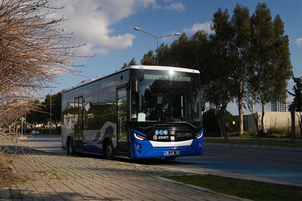 İzmir Büyükşehir Belediyesi, yeni bir otobüs hattını devreye aldı