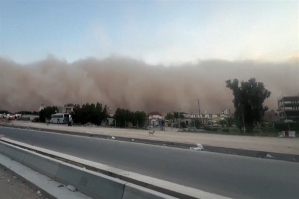 Irak’taki kum fırtınası birçok kişiyi solunum sorunlarıyla baş başa bıraktı