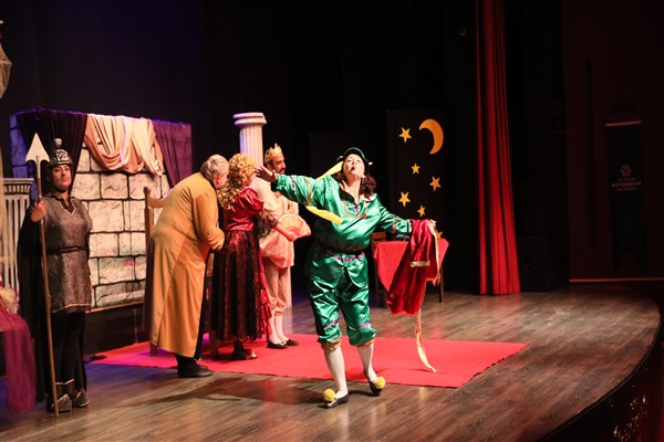 Aydın’da “Tıngır Mıngr Ülke” adlı oyun sahnelendi