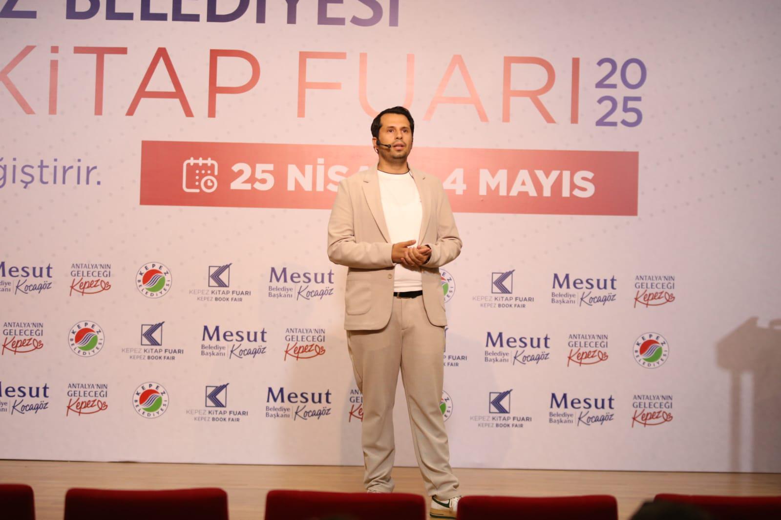 Yazar Mustafa Sekban: Dijital bağımlılıklar odaklanmayı engelliyor