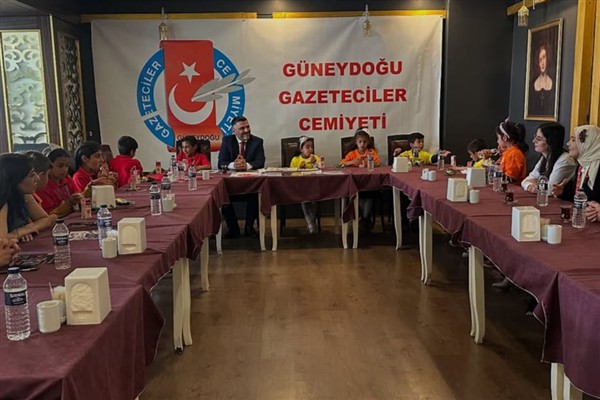 Güneydoğu Gazeteciler Cemiyeti, ilkokul öğrencilerini ağırladı