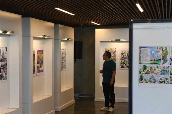 Elinde Fırça, Dilinde Müzik çizgi roman sergisi açıldı