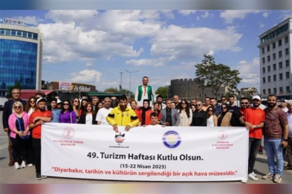 Diyarbakır’da Turizm Haftası kortejinde renkli görüntüler