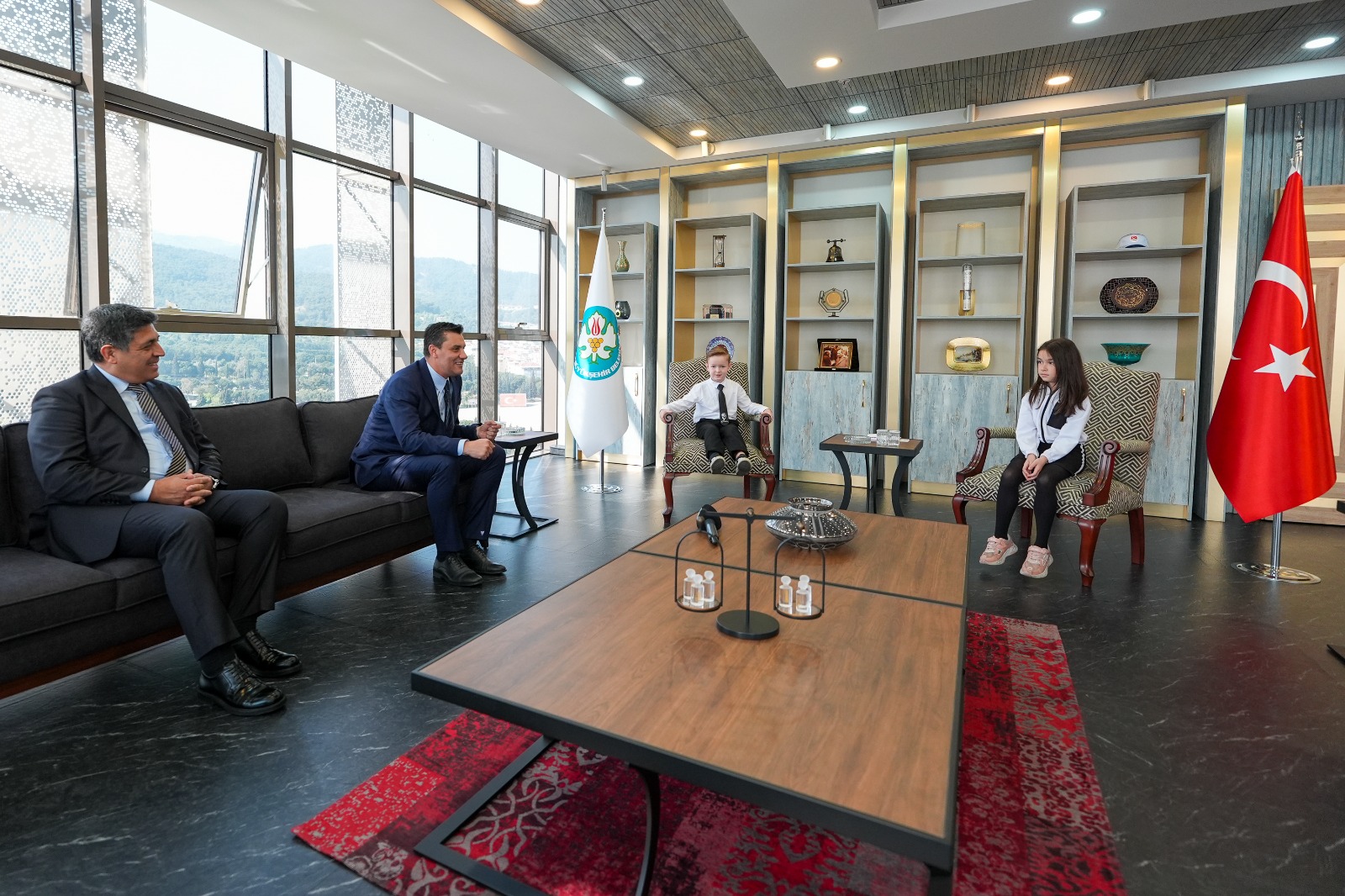 Manisa Büyükşehir Belediye Başkanı Zeyrek, makamını Susuz’a devretti