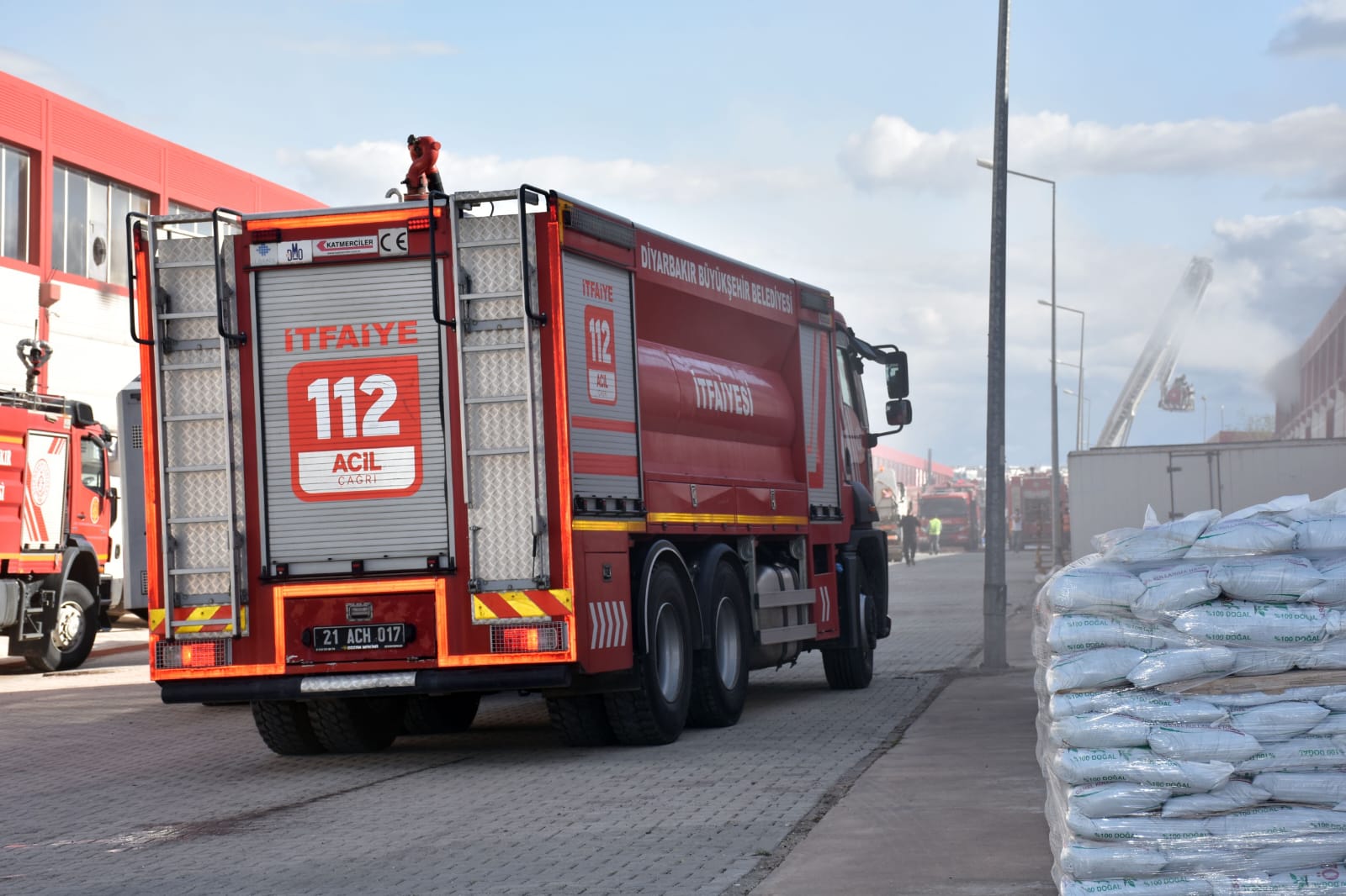 Diyarbakır’da bir depoda meydana gelen yangın müdahale ederek söndürüldü