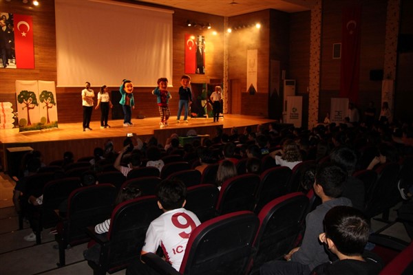 “Dicle’nin Rüyası” öğrencilerle buluştu