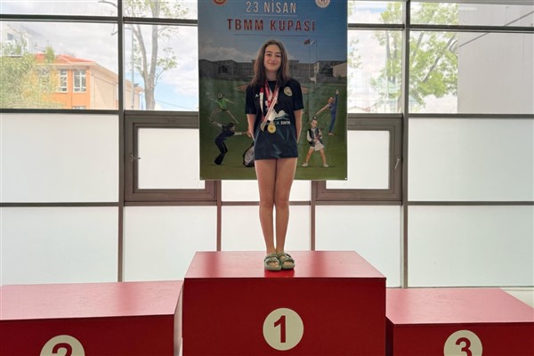 Sapanca Belediyespor sporcuları, Yüzme Şenliğinde büyük başarı