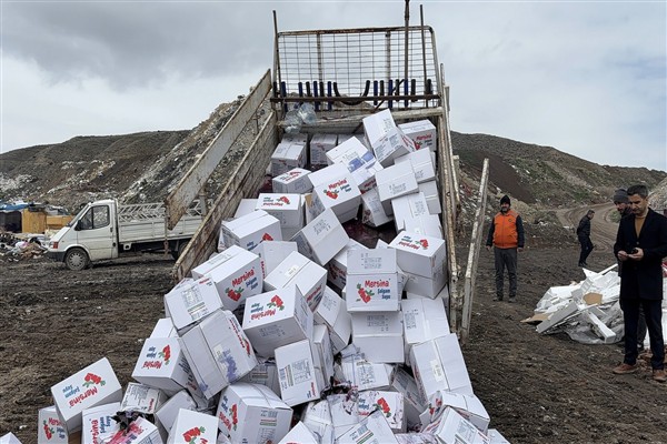 Çorum’da son kullanma tarihi geçmiş 4 bin 200 adet şalgamı imha edildi