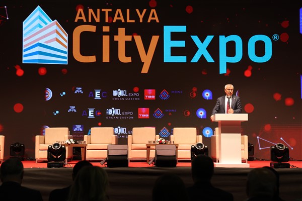 Antalya’da çevre korumada yerel yönetimlerin sorumluluğu ele alındı