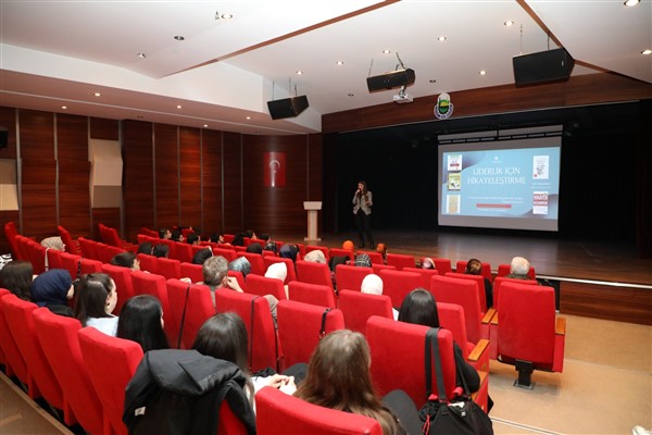 Ceren Güner Moghaddam “Öğretimde Hikayeleştirmenin” sırlarını İnegöl’de anlattı