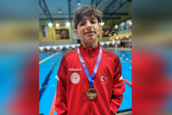 Bakkal, SF U15 Gymnasiade yarışlarında kelebek ve serbest yüzmede birincilik elde etti