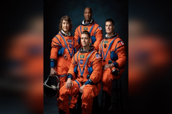 NASA’nın mürettebatlı ilk uçuşu