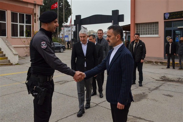 Kocaeli Valisi Aktaş, Çevik Kuvvet Şube Müdürlüğü’nü ziyaret etti