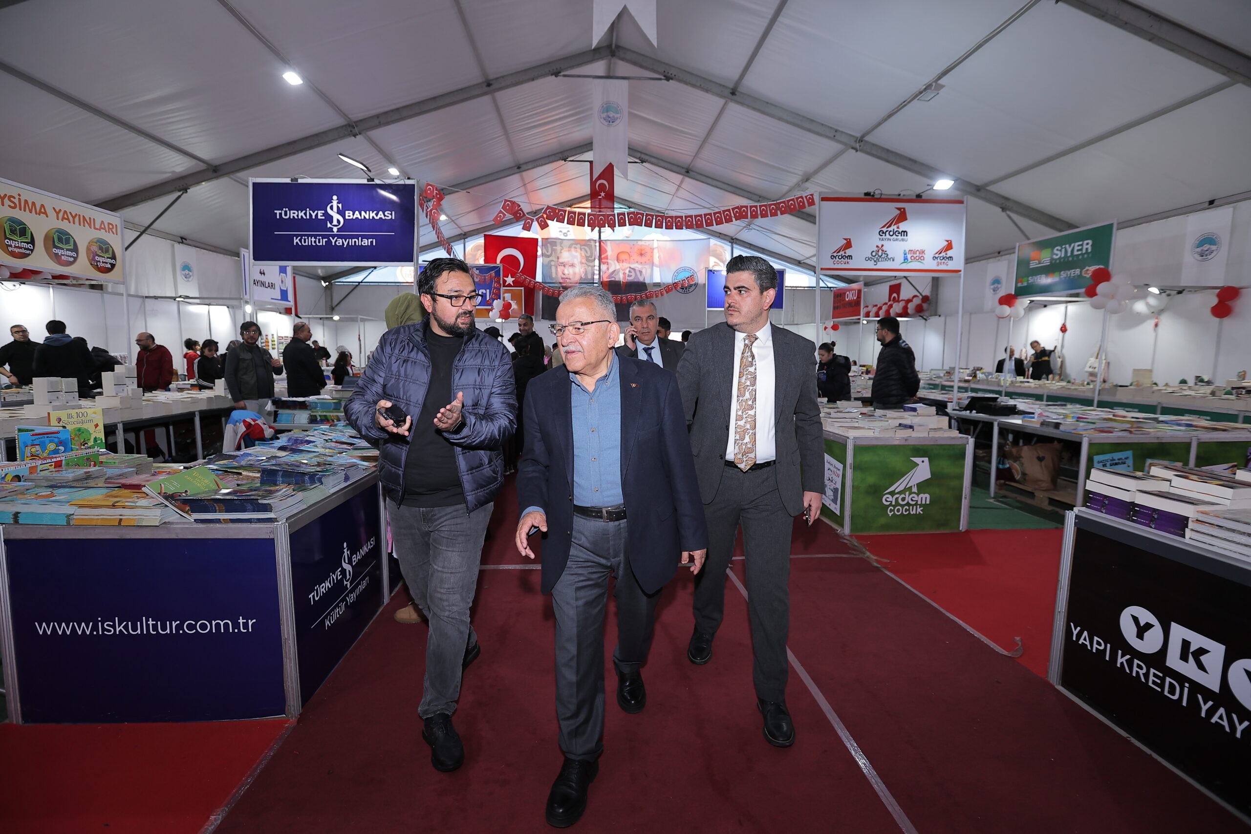 Başkan Büyükkılıç, 2’nci Çocuk Kitap Fuarı ve Şenliği’ni ziyaret etti