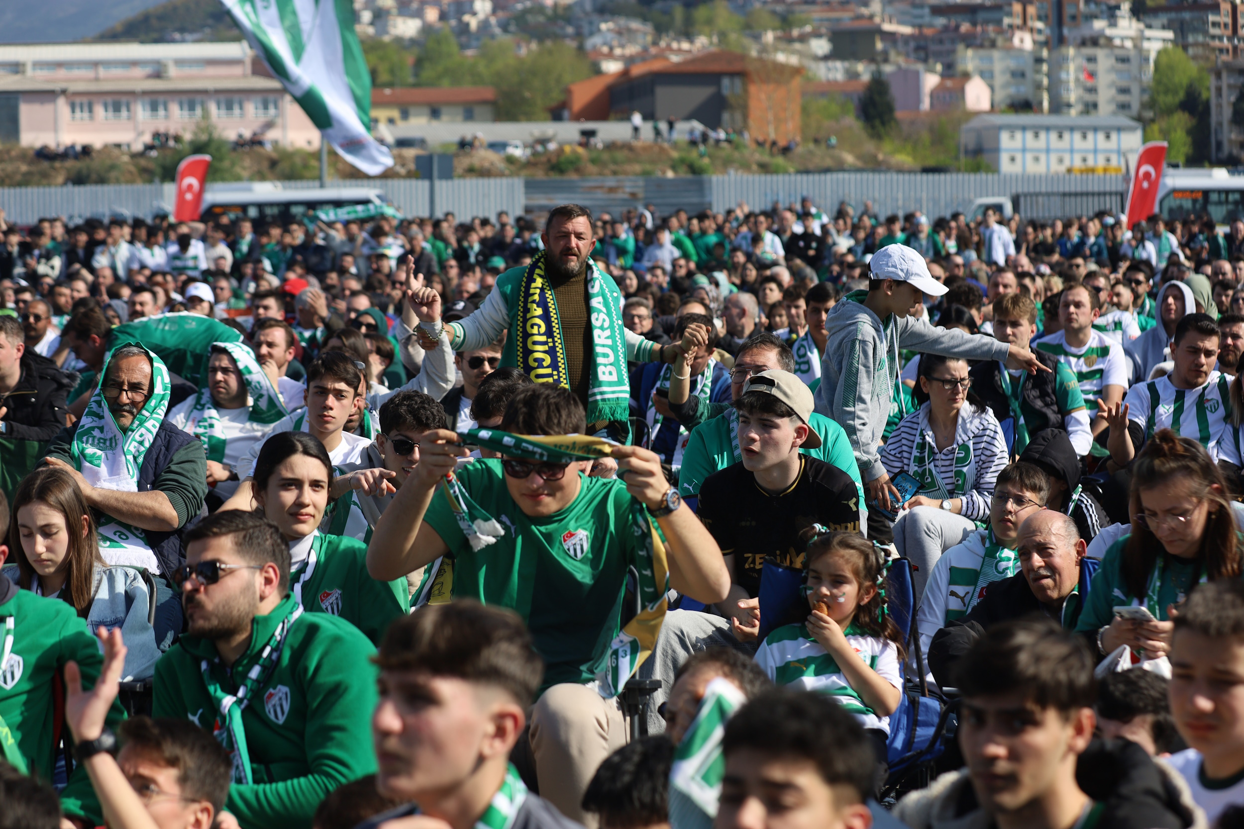 Bursaspor,sezonun bitimine iki hafta kala şampiyonluğunu ilan etti