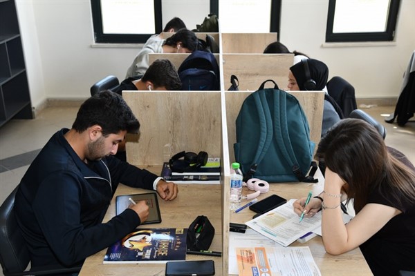 Osmaniye’de ‘Genç Kitap Kafe’ öğrencilerin hizmetine sunuluyor