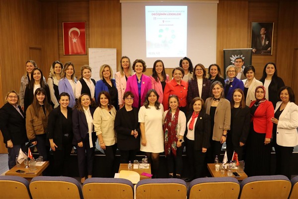 Bursa’da “Sosyal ve Sürdürülebilir Geleceğe: Değişimin Liderleri” paneli düzenlendi