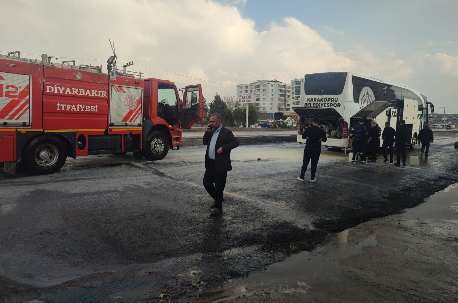 Karaköprü Belediyespor Takım otobüsü alev aldı