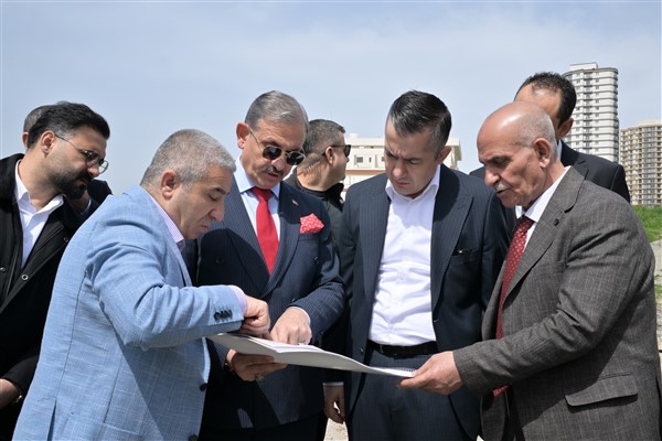 Başkan Vekili Aksoy, Fatih Mahallesi’ni ziyaret etti