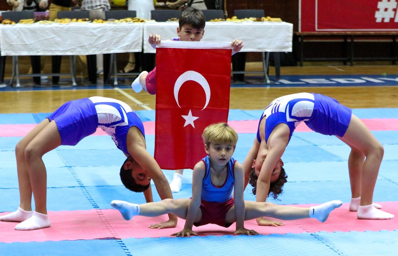 İzmir Büyükşehir Belediyesi’nden Çocuk ve Spor Şenliği