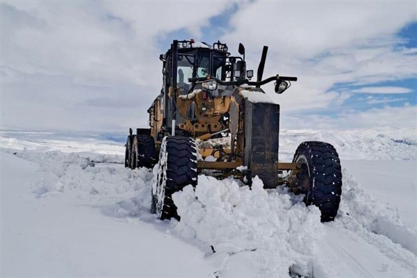 Büyükşehir karla mücadele çalışmalarını sürdürdü