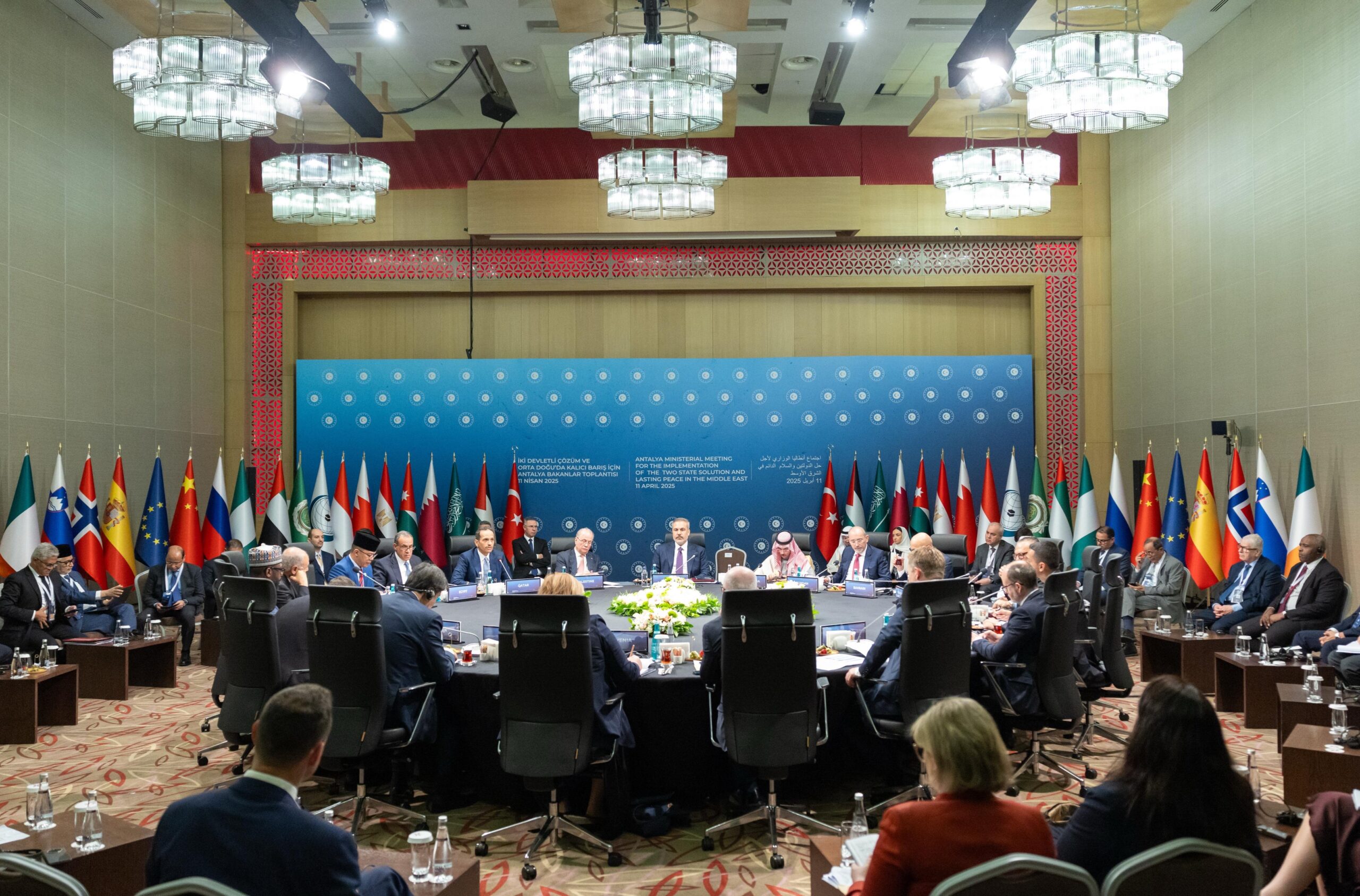 Al-Thani, Ortak Arap-İslam Zirvesi Komisyonu Bakanlar Toplantısı’na katıldı