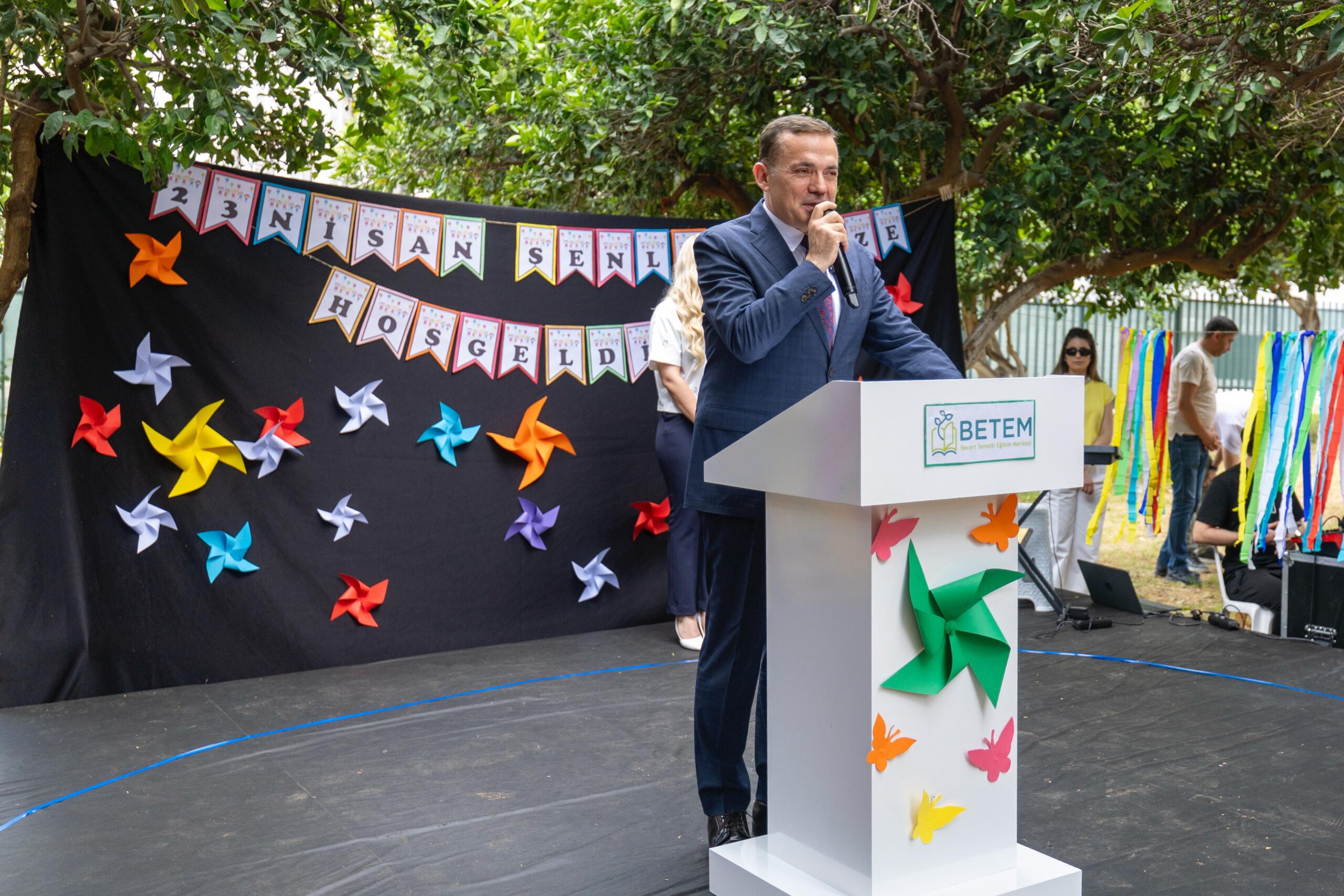 Mersin Yenişehir Belediye Başkanı Özyiğit, 23 Nisan etkinliklerine katıldı