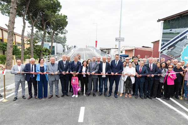 Gaziemir Hava Eğitim Yolu Üst Geçidi hizmete açıldı