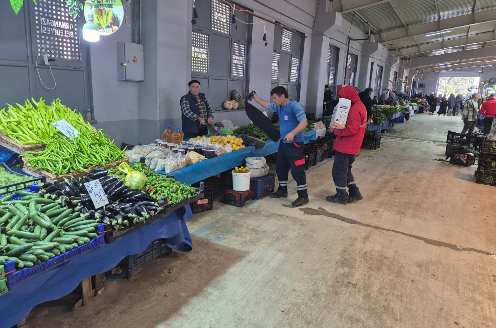 Orhangazi Belediyesi, kapalı pazarda denetimlerini sürdürüyor