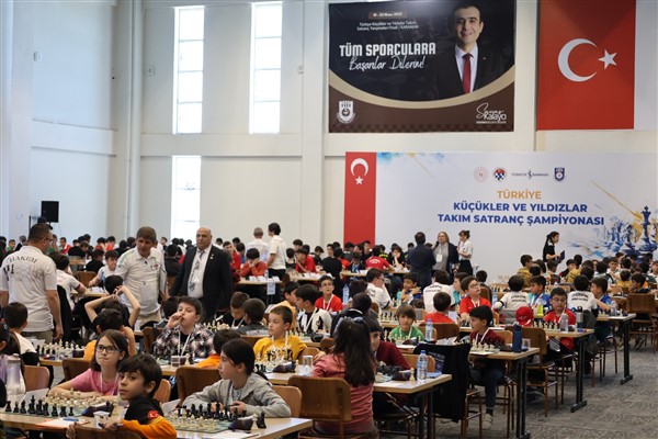 Küçükler ve Yıldızlar Takım Satranç Yarışmaları Karaman’da devam ediyor