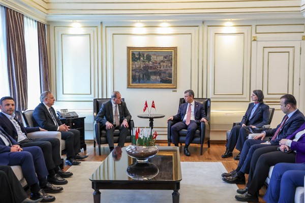 CHP Genel Başkanı Özel, İBB’yi ziyaret etti