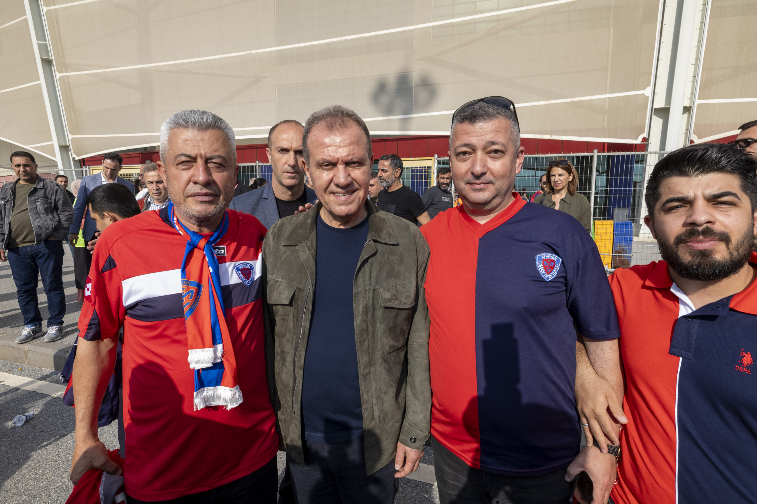 Başkan Seçer, Yeni Mersin İdman Yurdu’nun maçında tribünde yer aldı