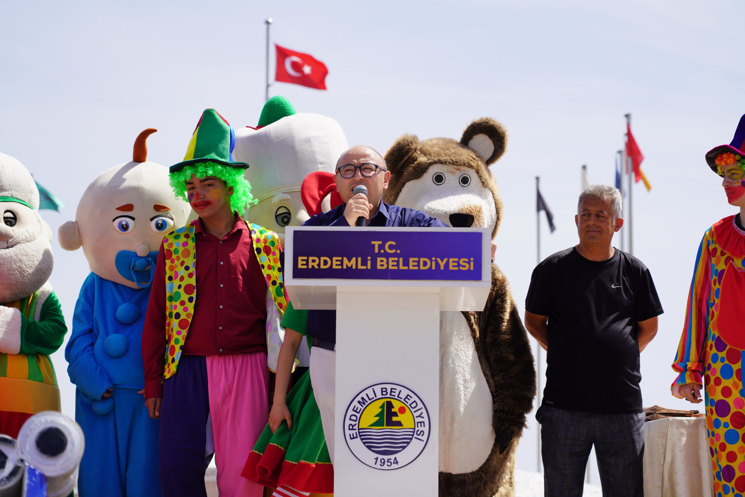 Çocuklar, Erdimli’de yapılan şenlikte buluştu