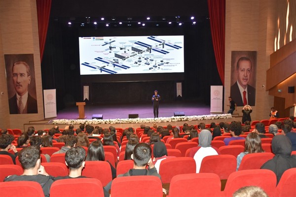 Astronot Atasever, Batman’da öğrencilerle buluştu