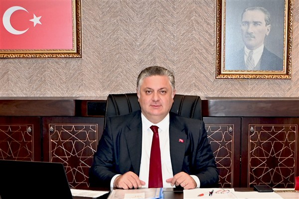 Başkan Gürel: Tüm şehitlerimizi saygı, rahmet ve minnetle anıyorum